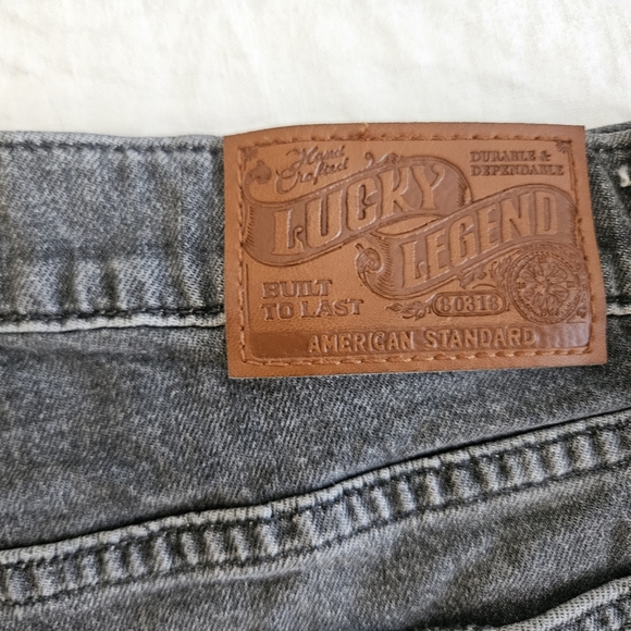 Womens Lucky Brand Grey Black Jean shorts with studs outlinig pockets. Size 6/28 - Picture 4 of 4